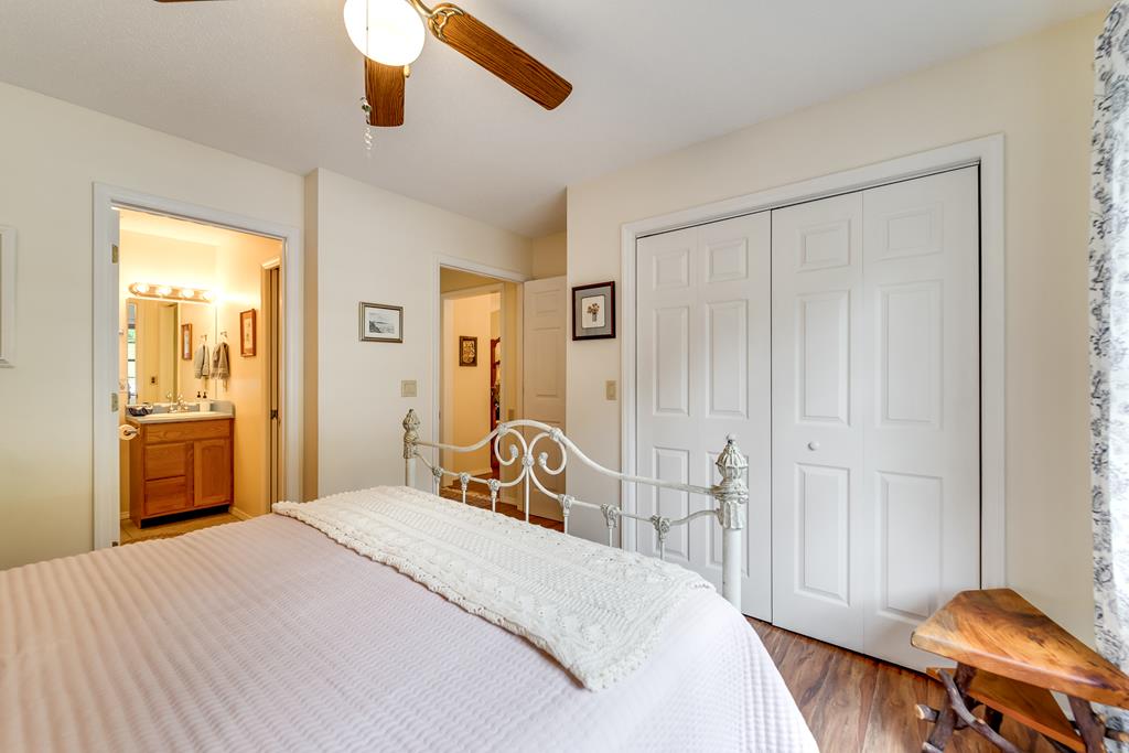 594B Oak Creek Rd