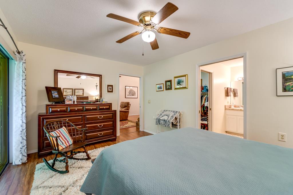 594B Oak Creek Rd