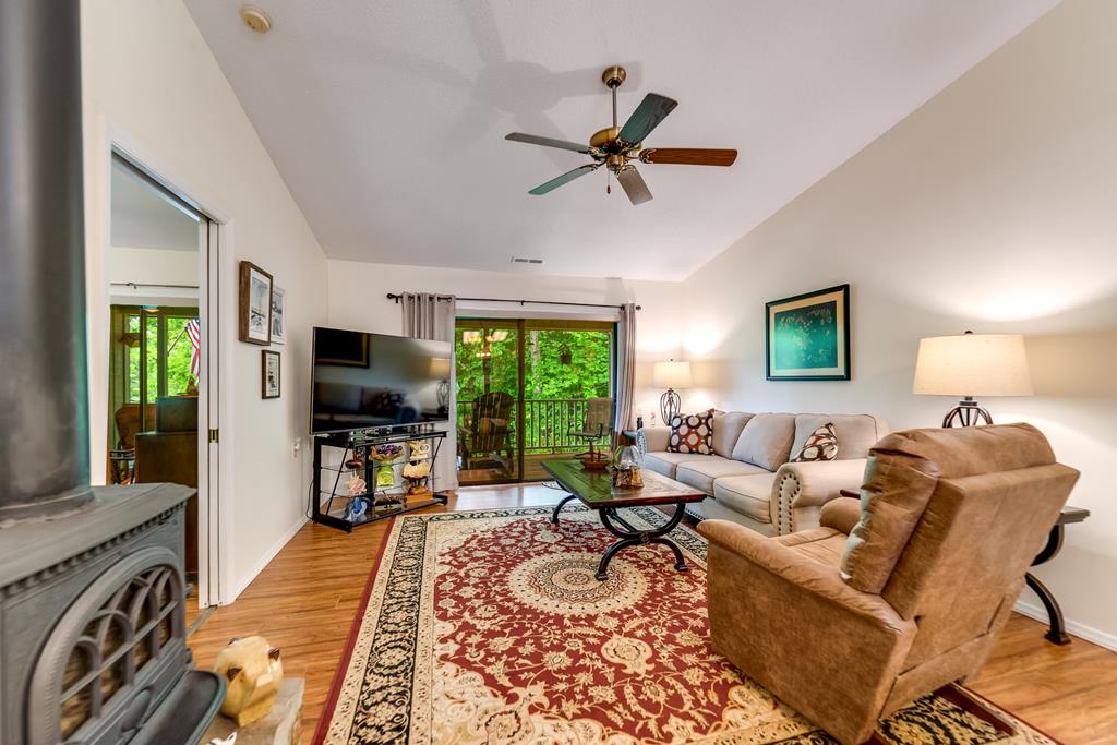 594B Oak Creek Rd