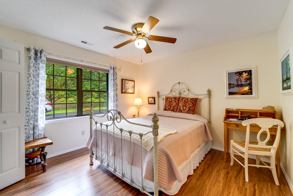 594B Oak Creek Rd