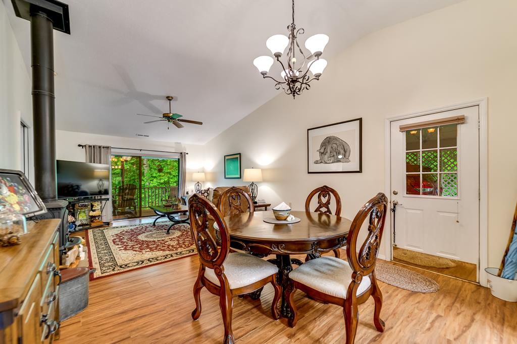 594B Oak Creek Rd