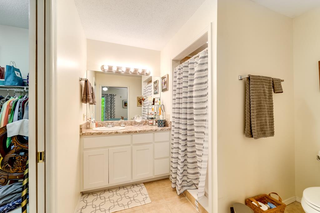 594B Oak Creek Rd
