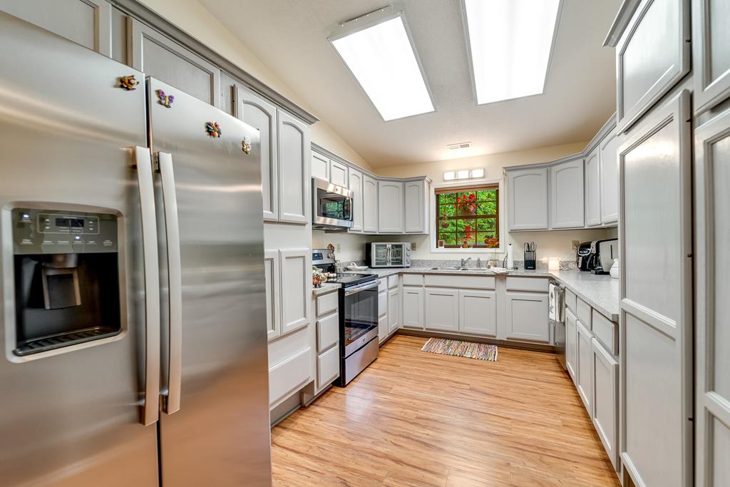 594B Oak Creek Rd