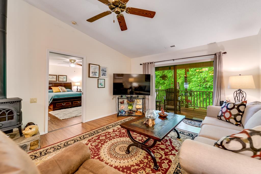 594B Oak Creek Rd