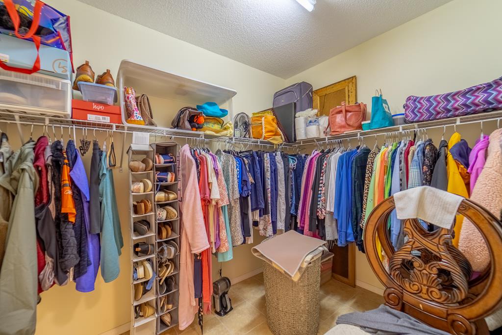 594B Oak Creek Rd