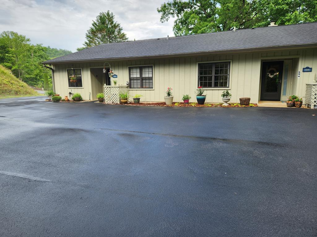 594B Oak Creek Rd