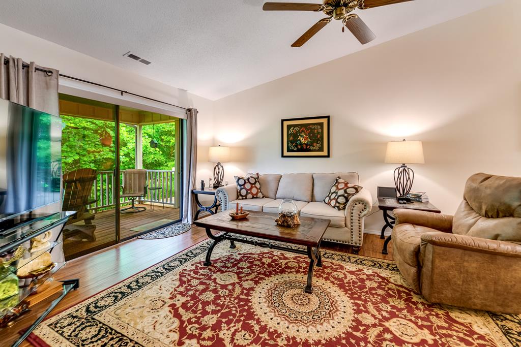 594B Oak Creek Rd