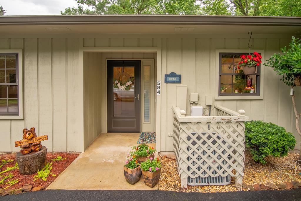 594B Oak Creek Rd