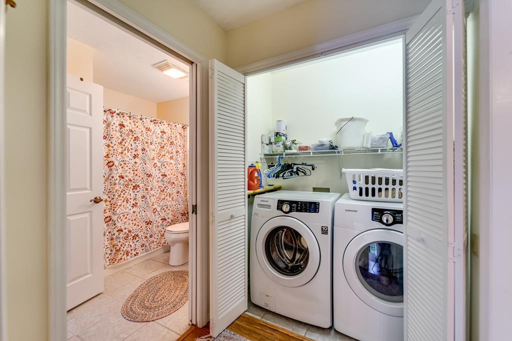 594B Oak Creek Rd