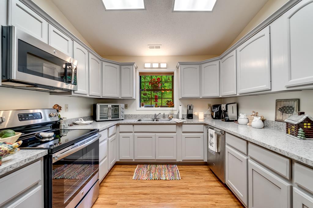 594B Oak Creek Rd