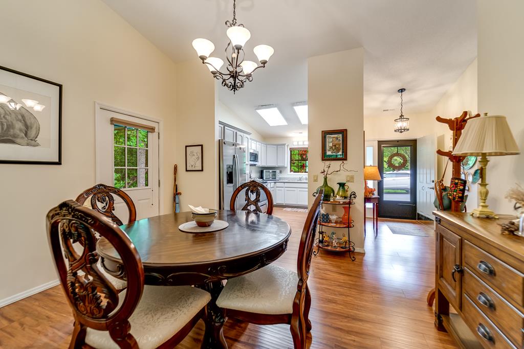 594B Oak Creek Rd