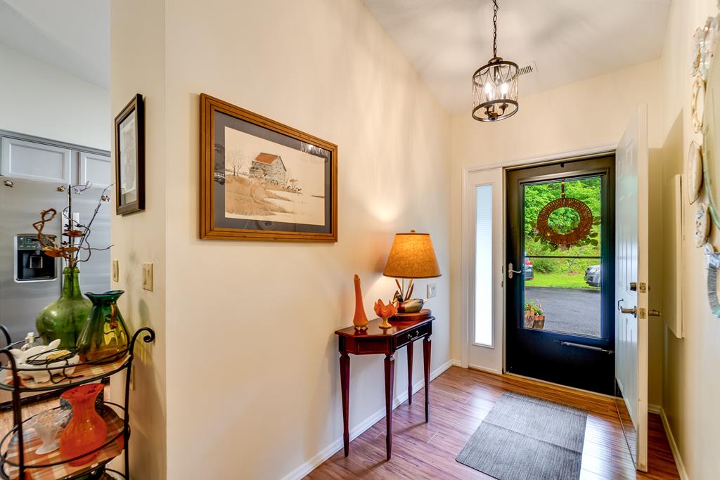 594B Oak Creek Rd