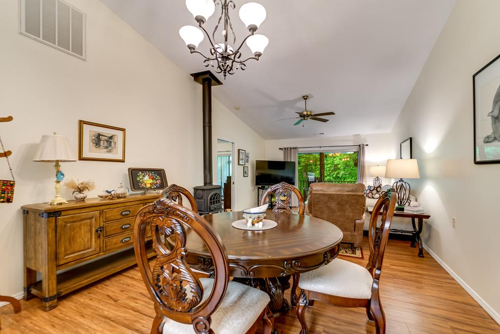 594B Oak Creek Rd