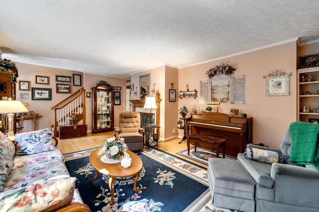 173 Hillcrest Cir