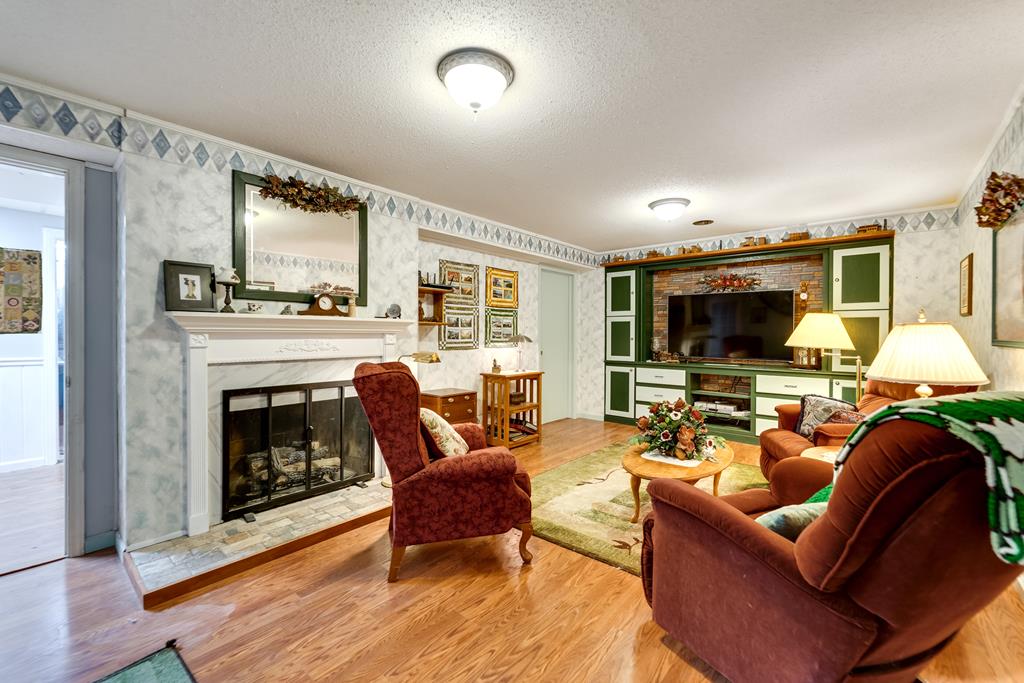 173 Hillcrest Cir