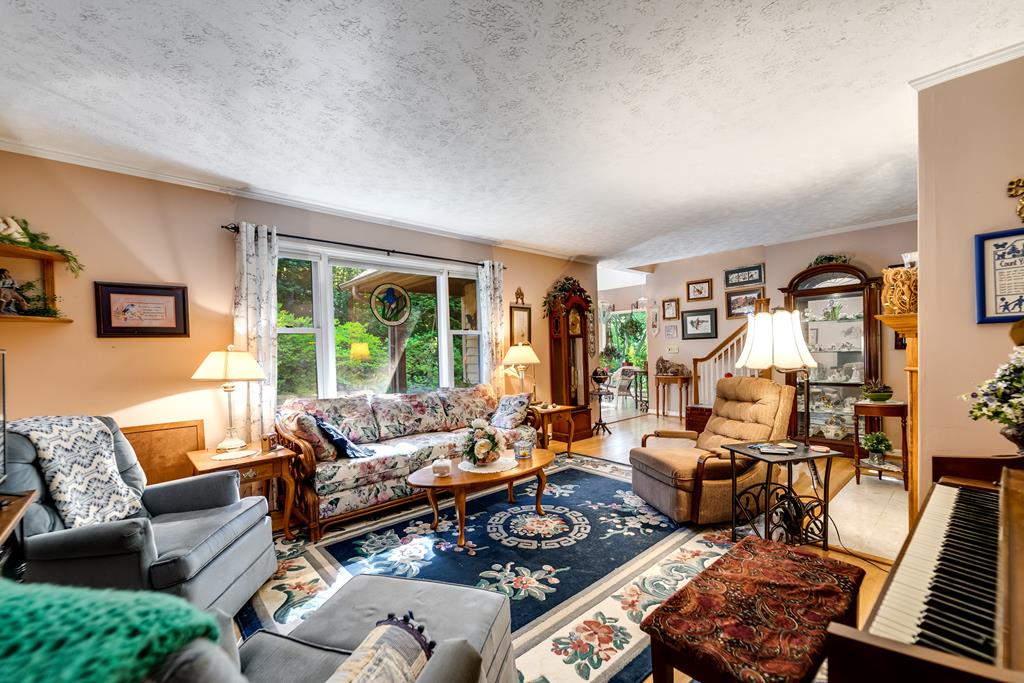 173 Hillcrest Cir