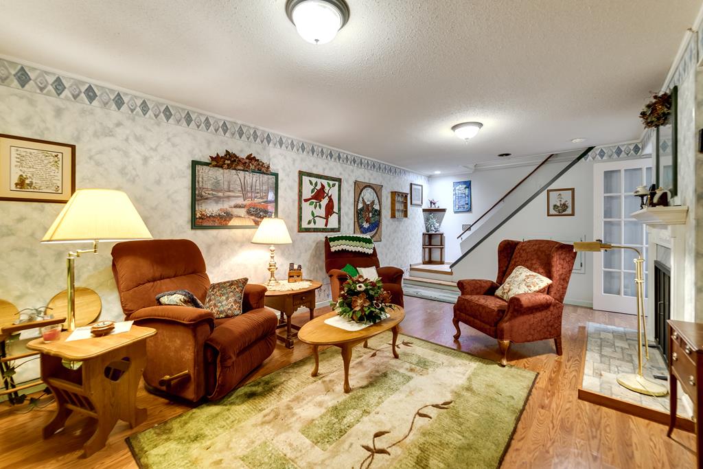 173 Hillcrest Cir