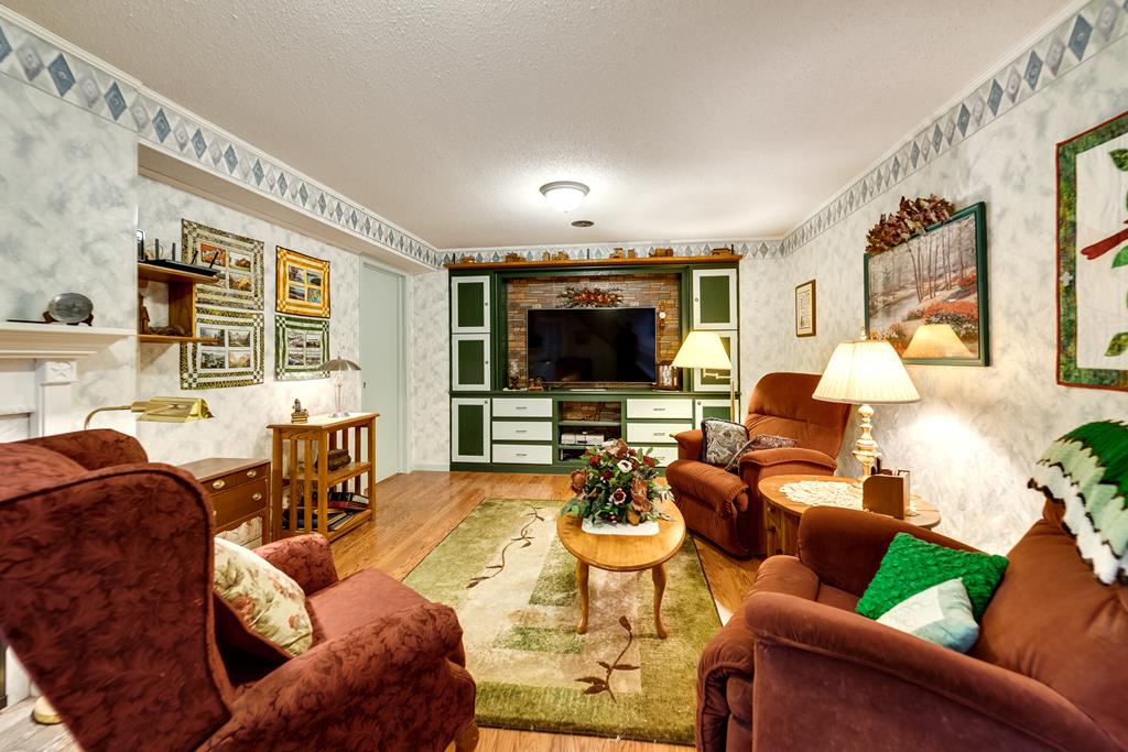 173 Hillcrest Cir
