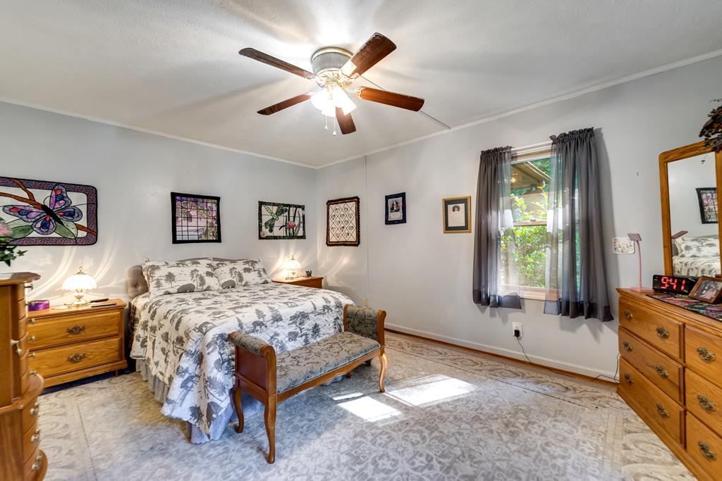 173 Hillcrest Cir