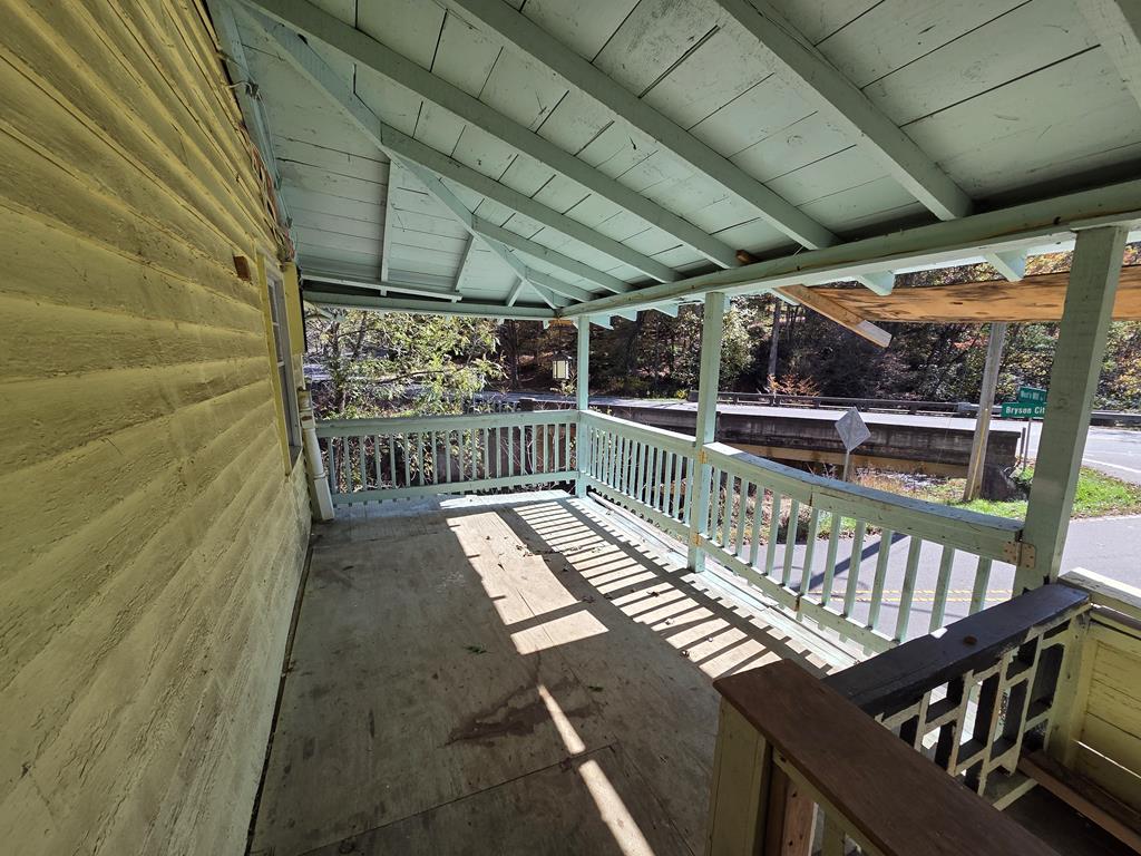 20 West Mills Road, Franklin