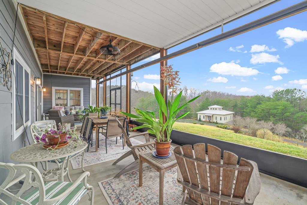 789 Chapel Cove Circle