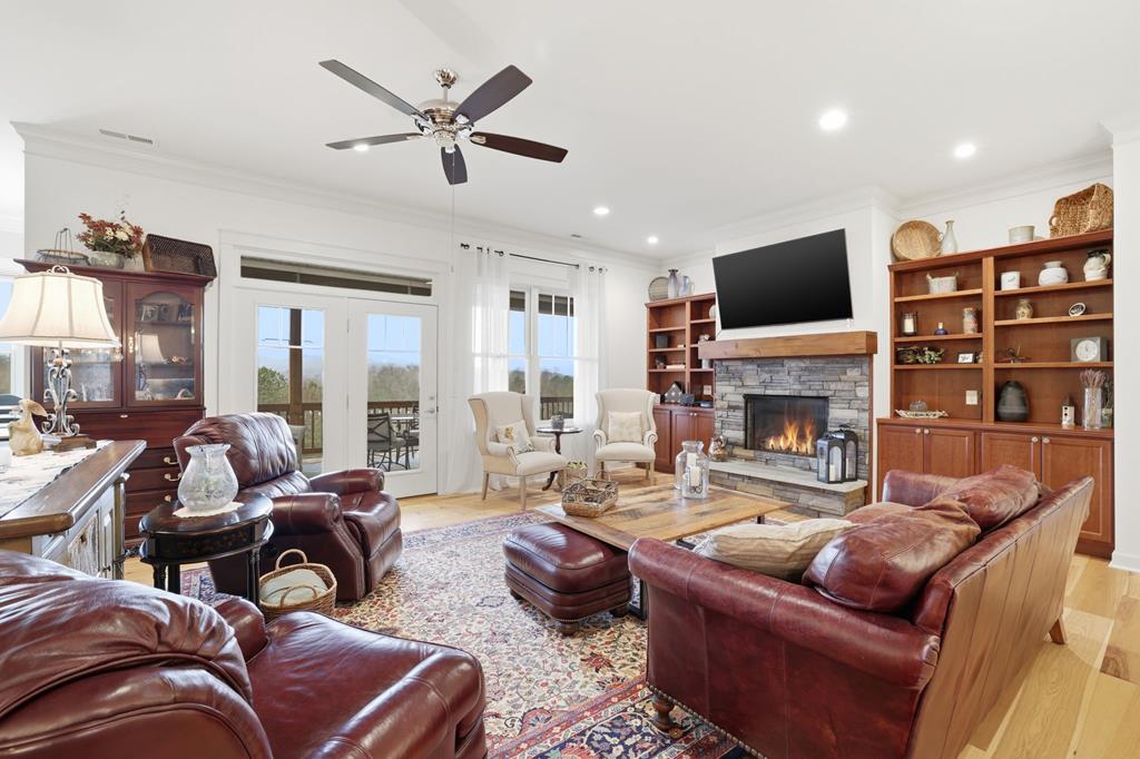 789 Chapel Cove Circle