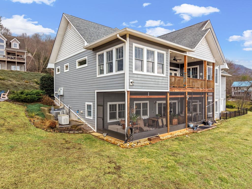 789 Chapel Cove Circle