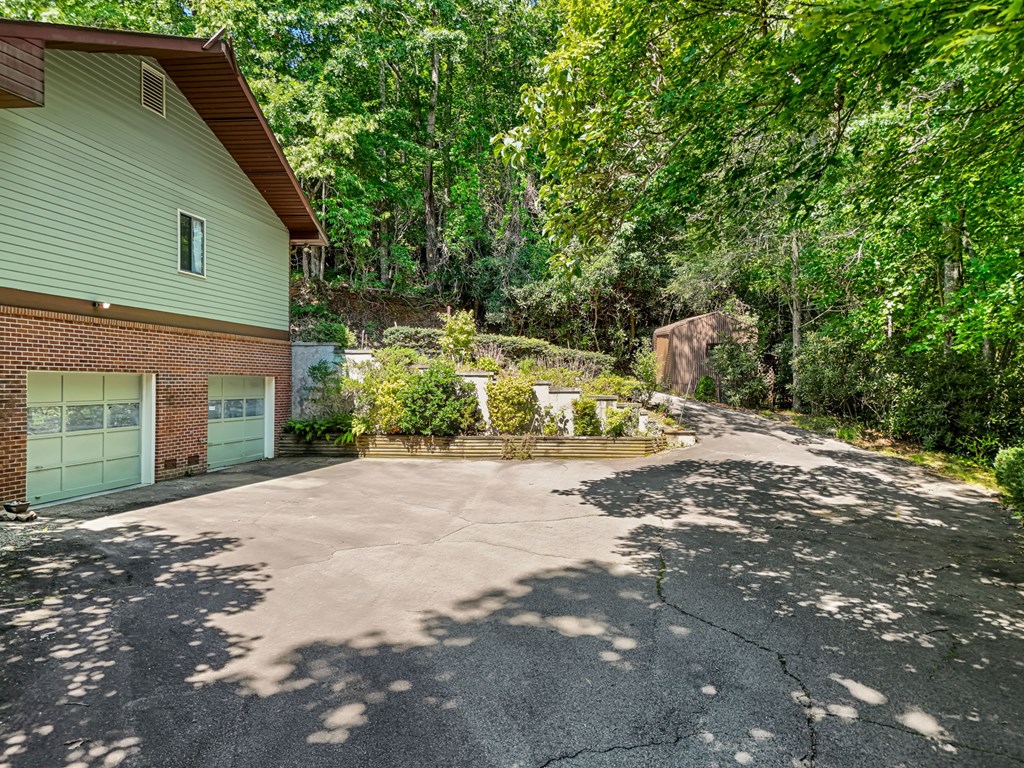 1135 Daves Creek Rd