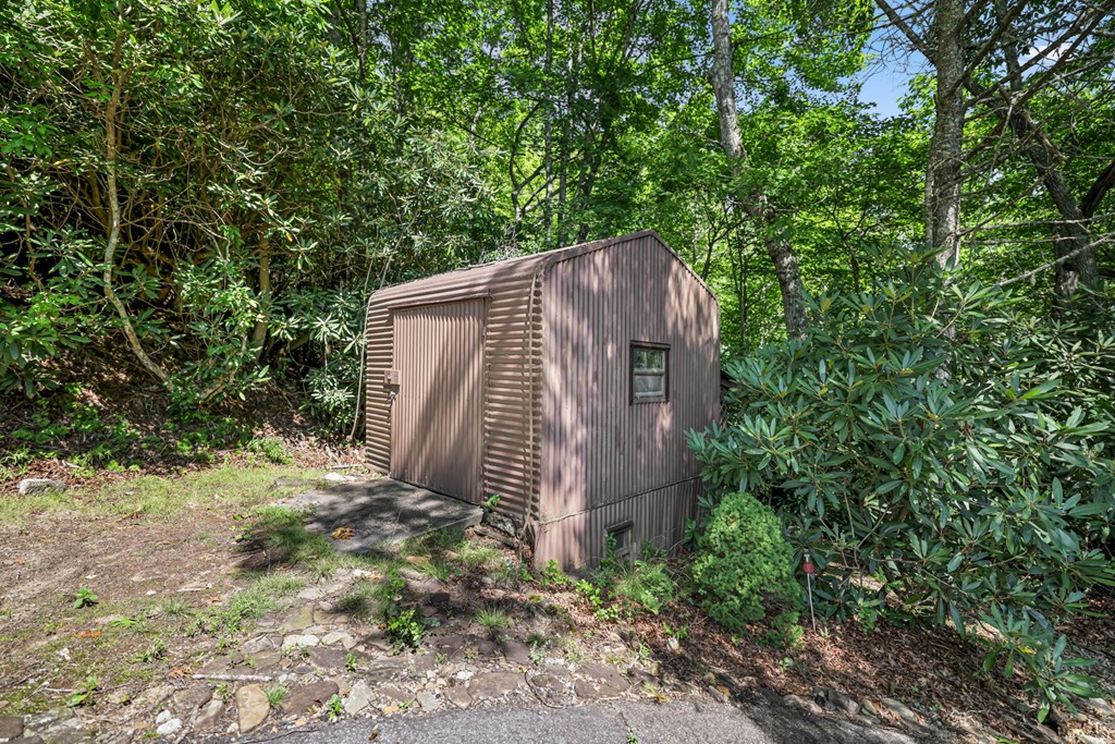 1135 Daves Creek Rd