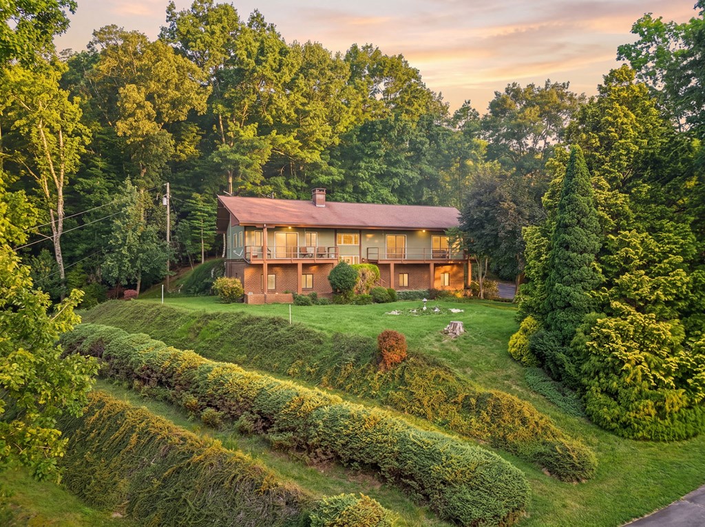 1135 Daves Creek Rd