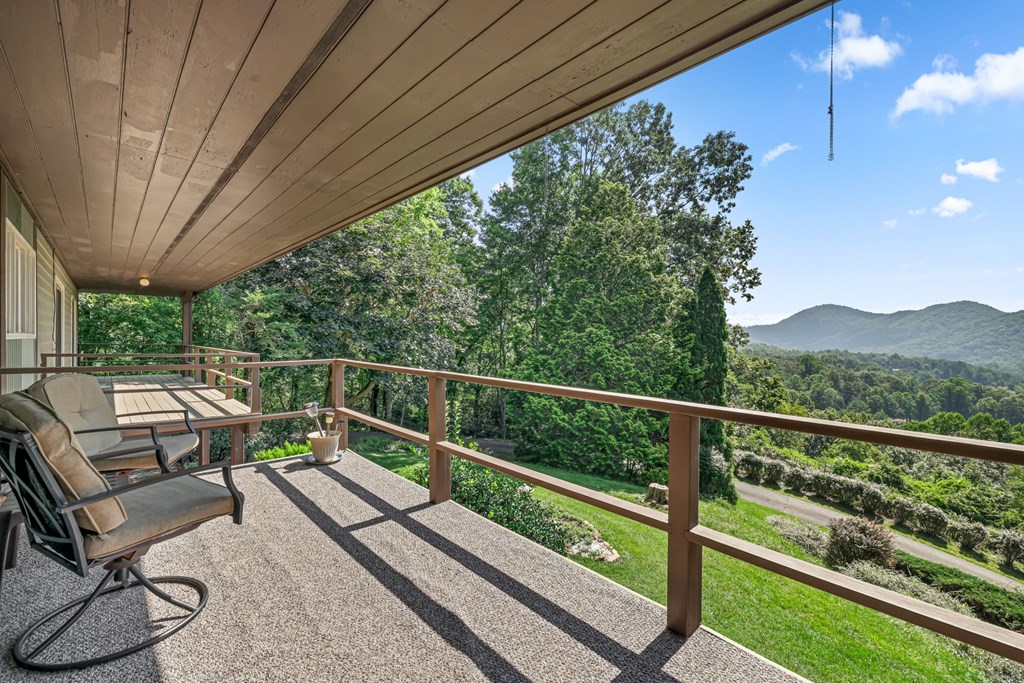 1135 Daves Creek Rd