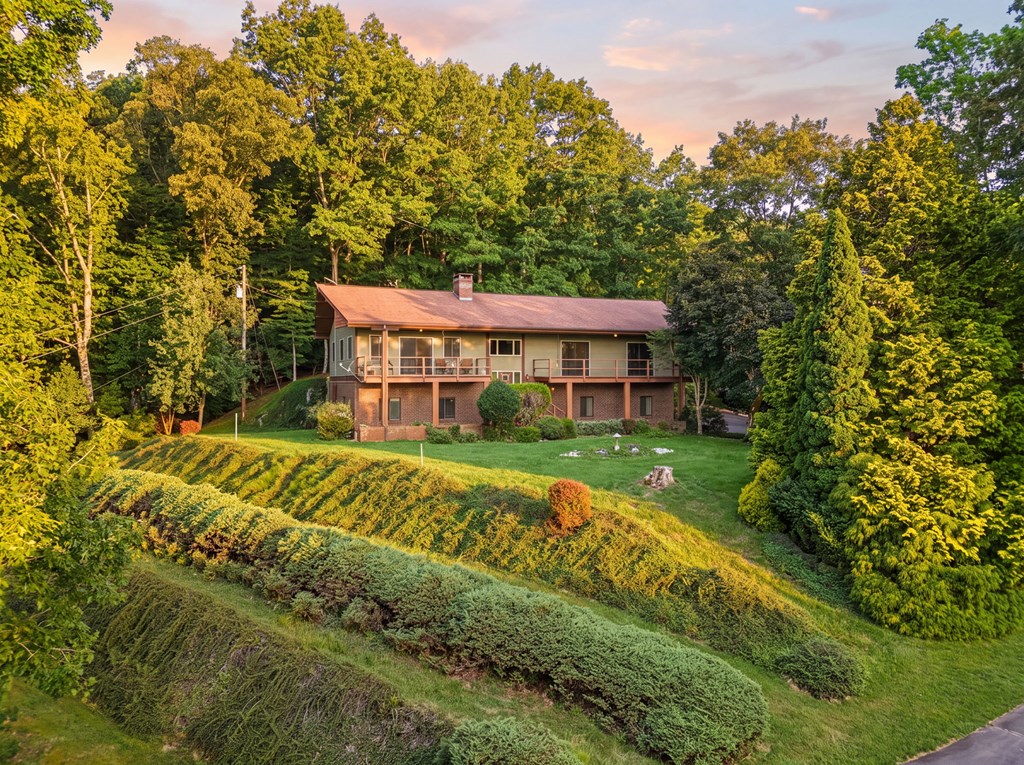 1135 Daves Creek Rd