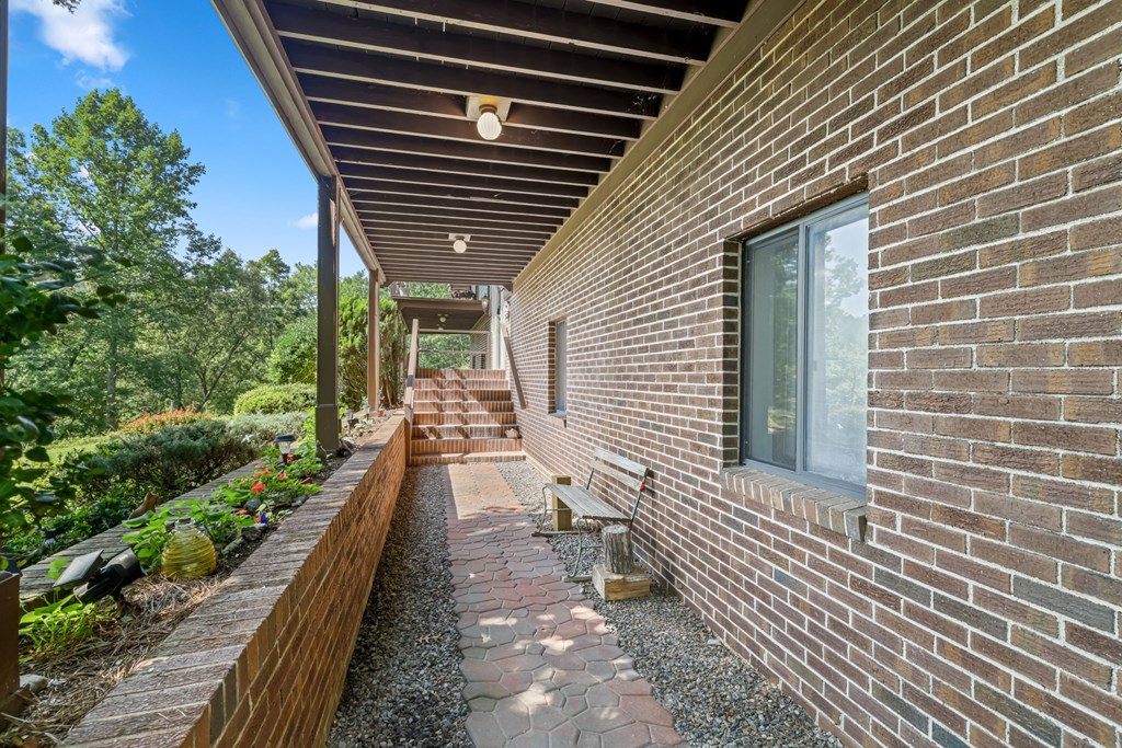 1135 Daves Creek Rd