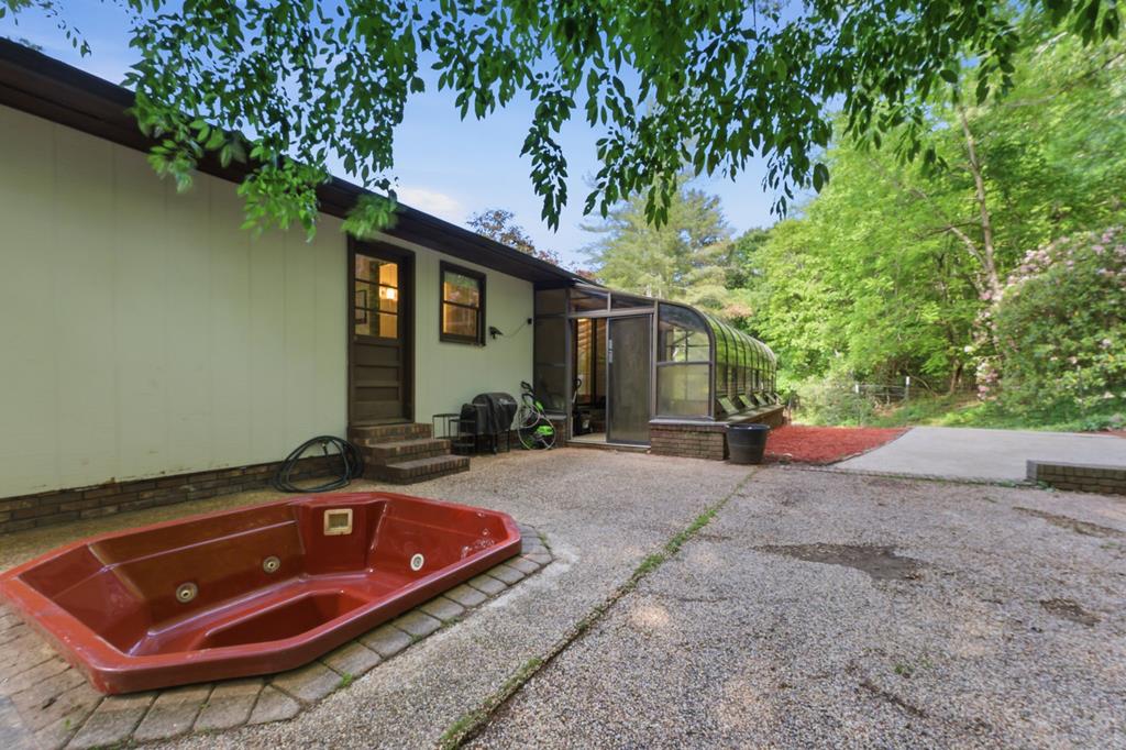 1006 Patton Rd.