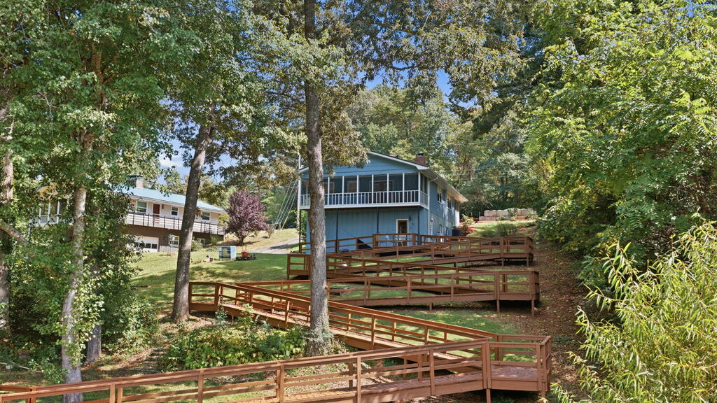 1400 Lake Emory