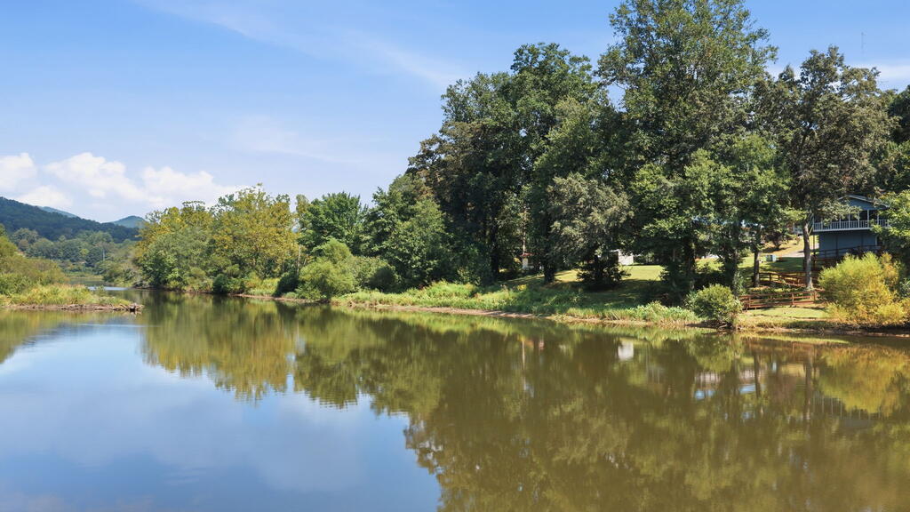 1400 Lake Emory