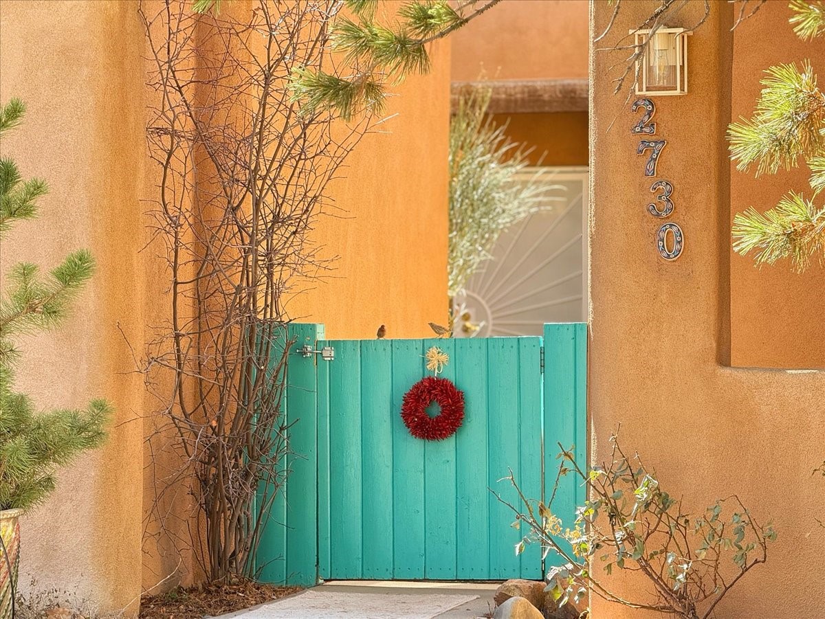 2730 La Bajada