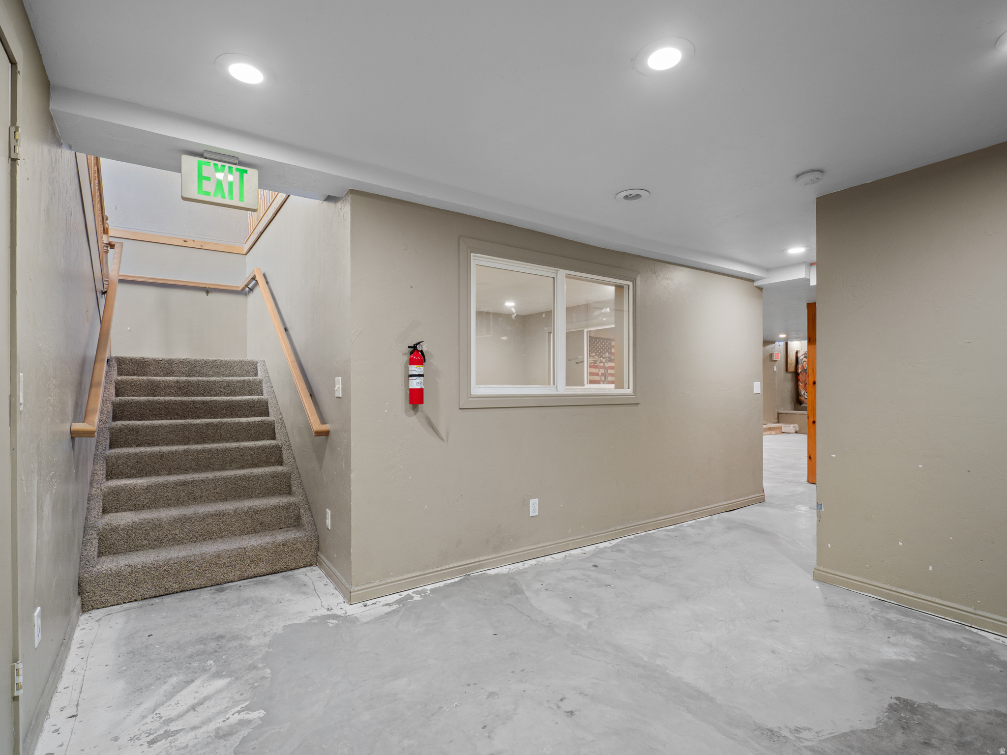 236 S MAIN ST