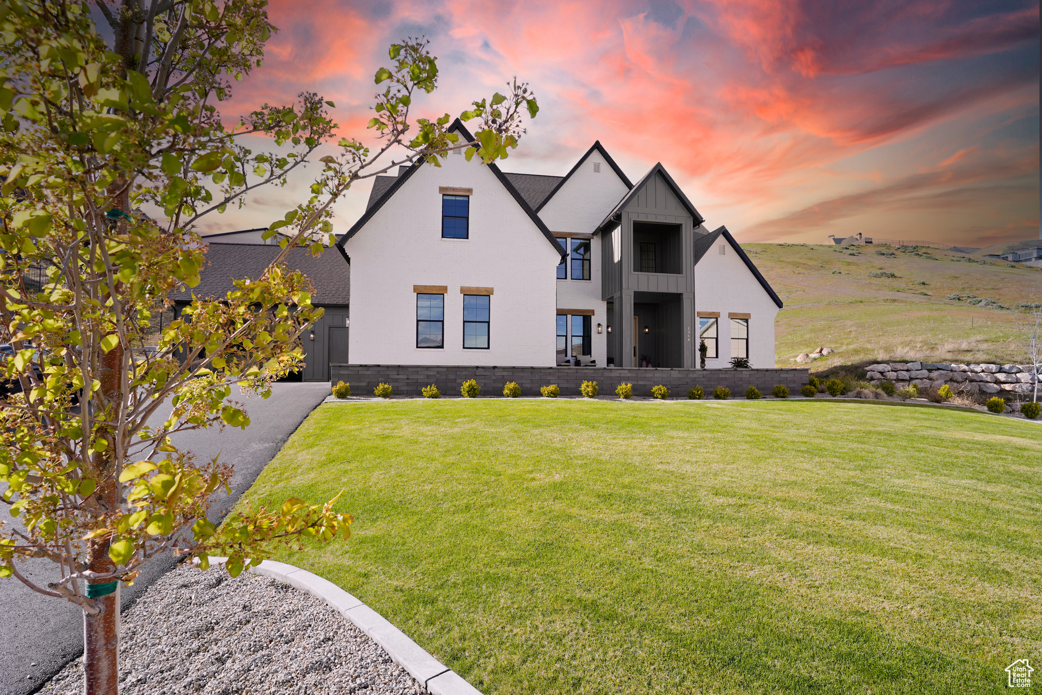 1364 W AUTUMN VIEW DR