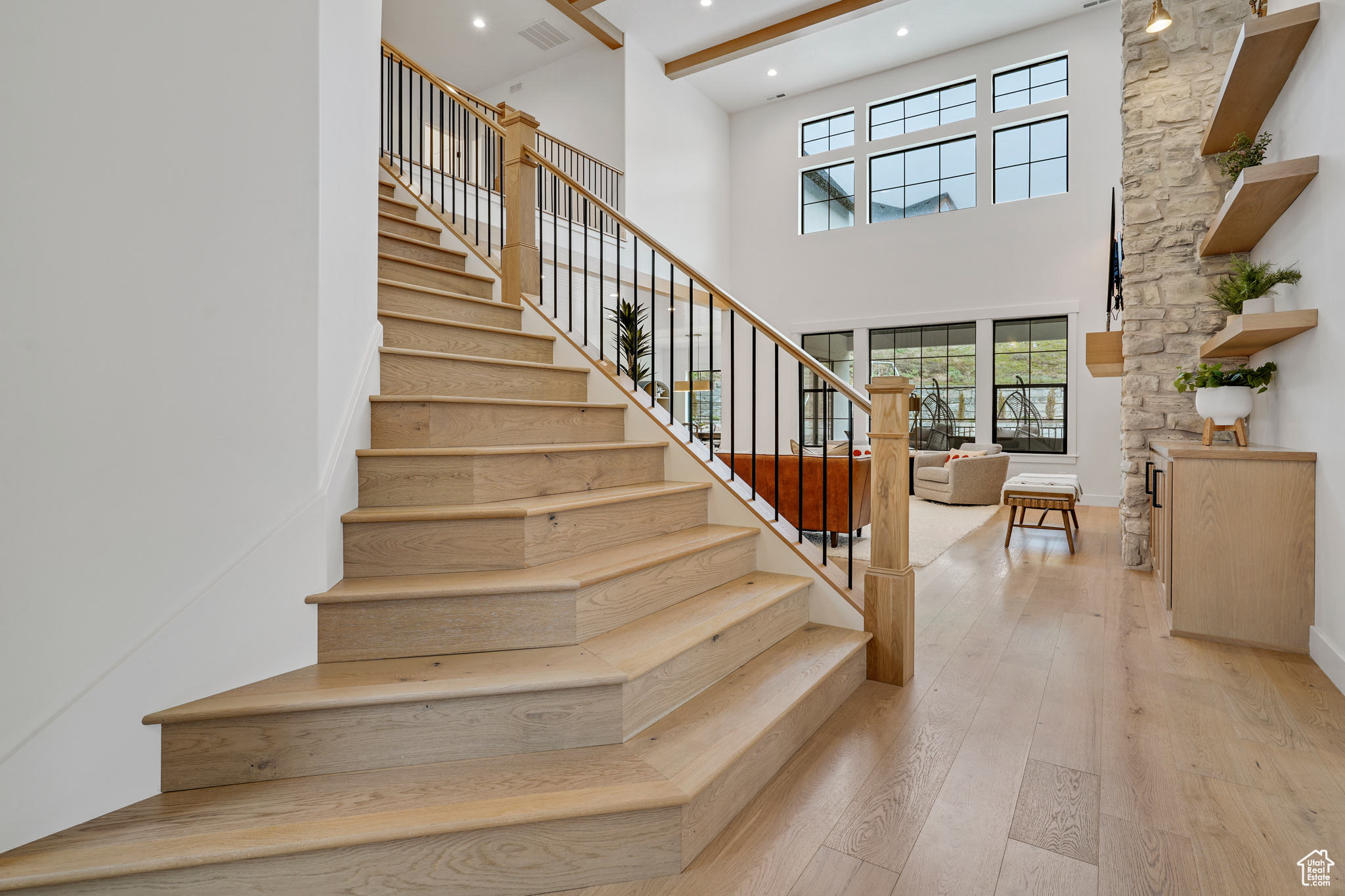 1364 W AUTUMN VIEW DR