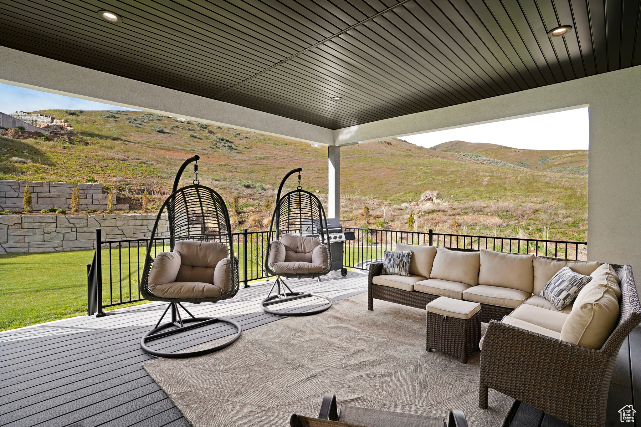 1364 W AUTUMN VIEW DR