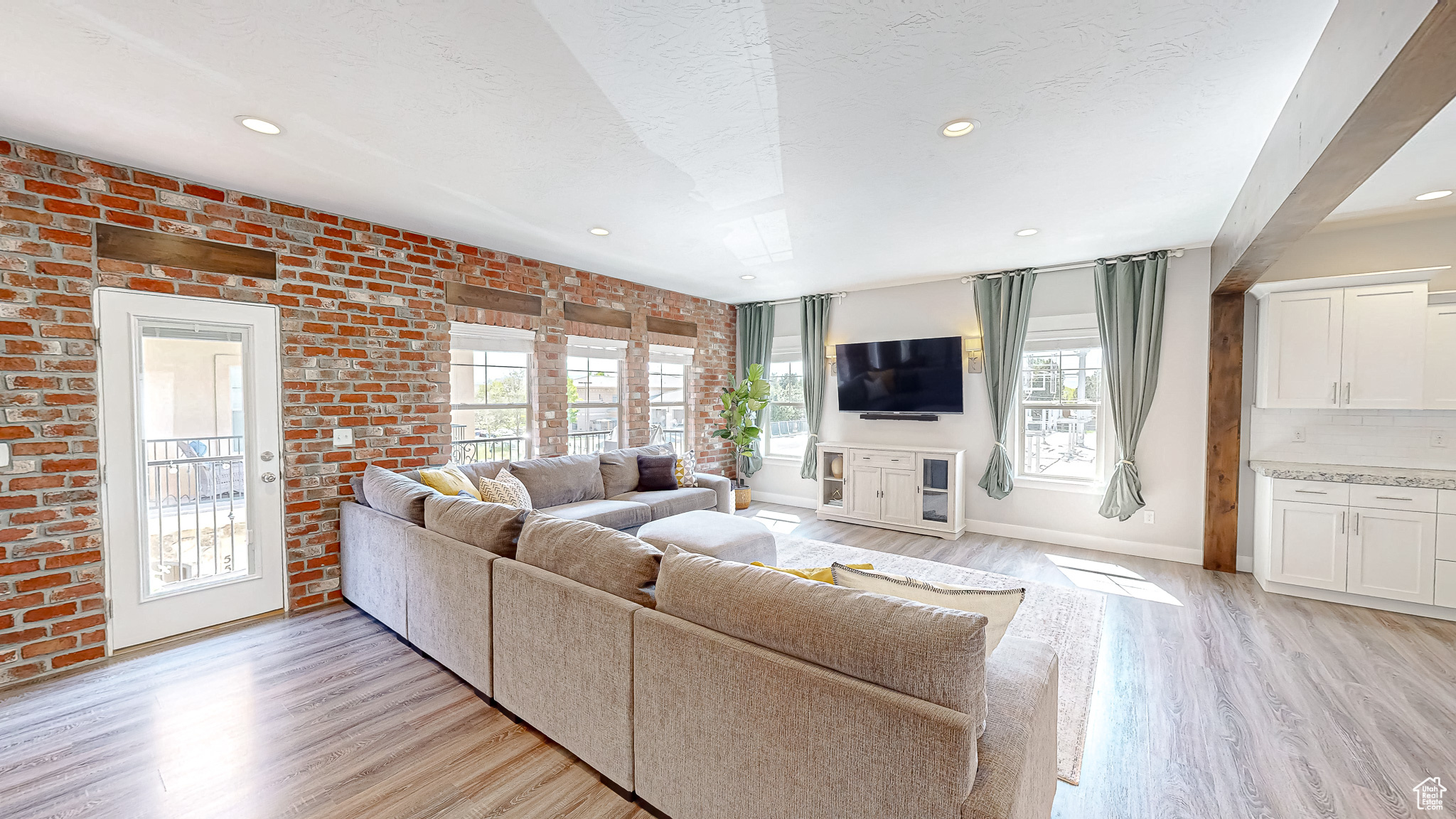 5543 W NAPLES DR