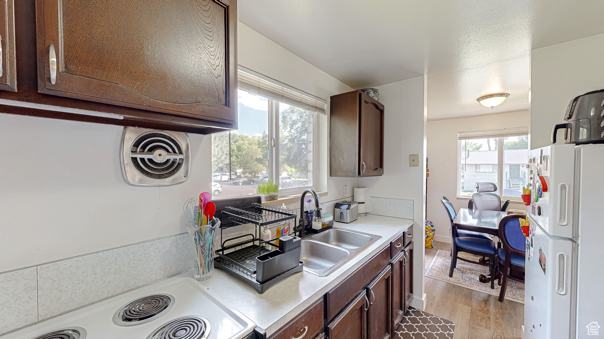 752 W HEATHER LN