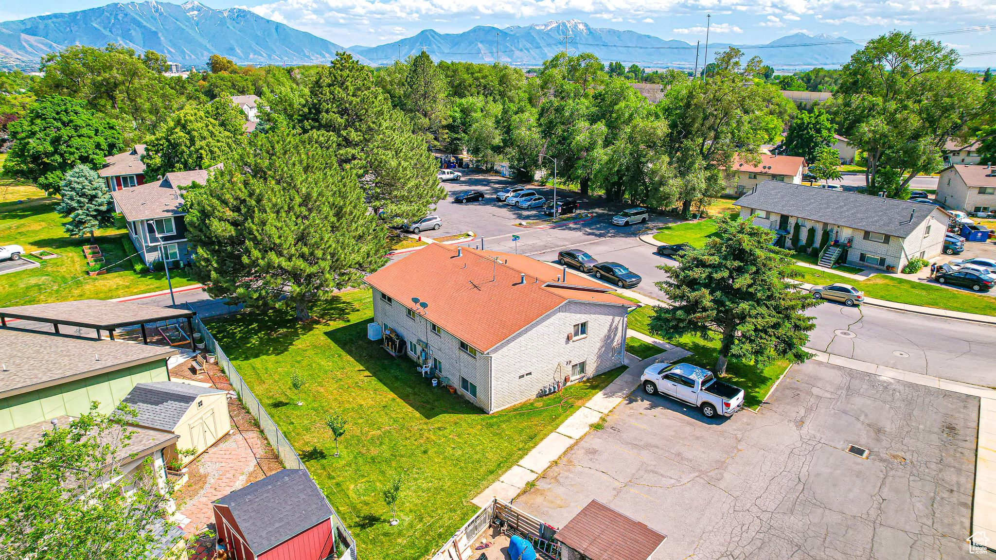 752 W HEATHER LN