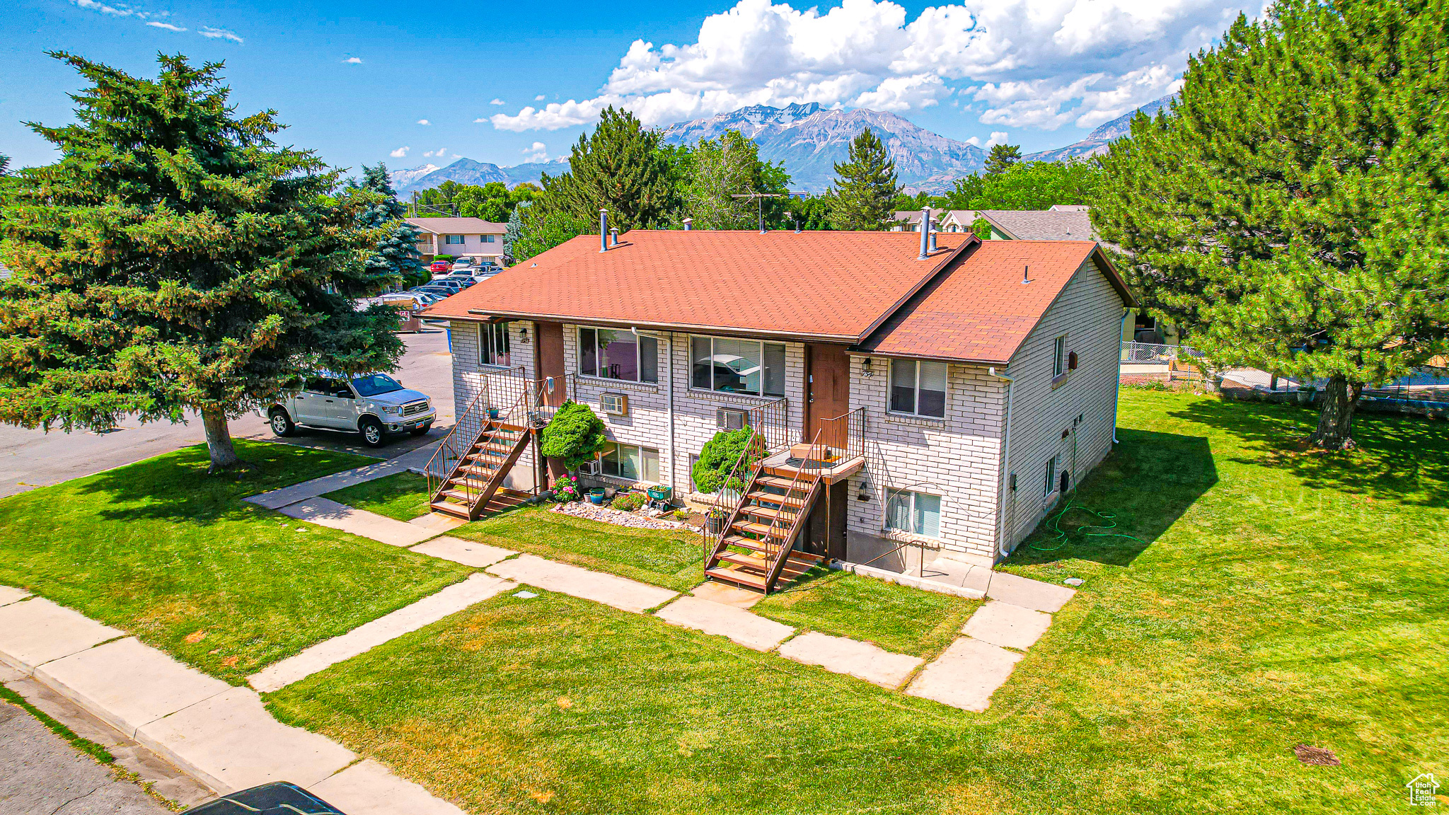 752 W HEATHER LN