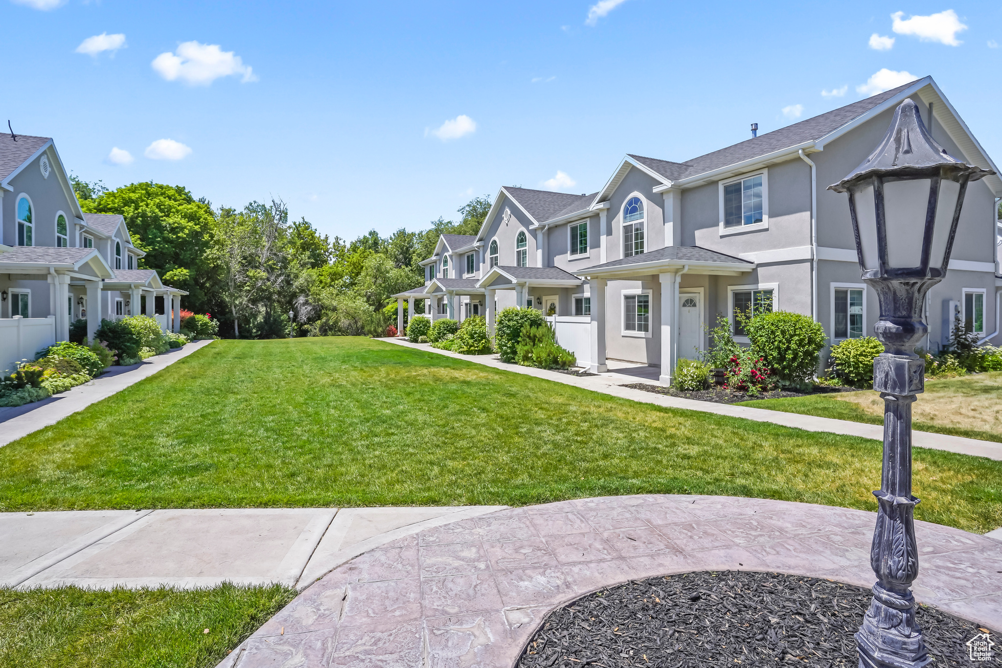 815 W BIG LEAF CT