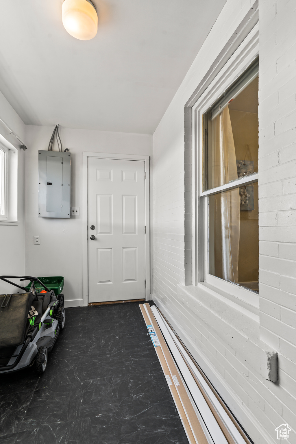 42 E MAIN ST