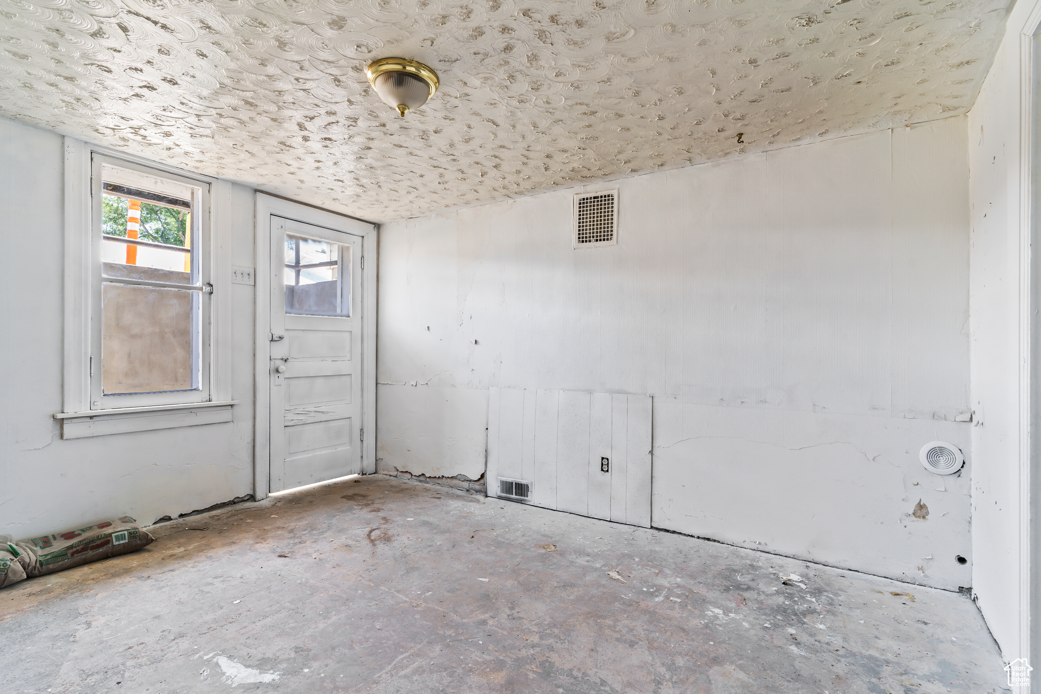 42 E MAIN ST
