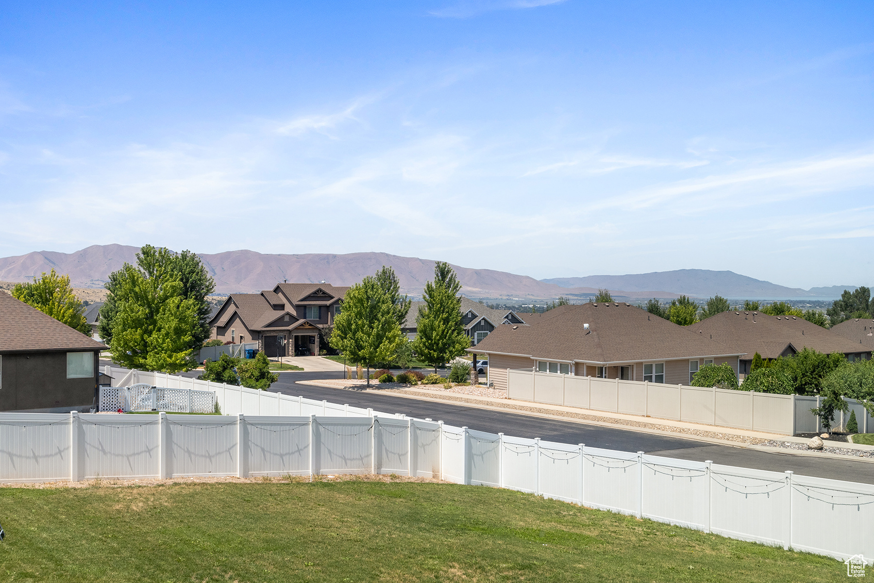 1095 N CHRISTLEY LN