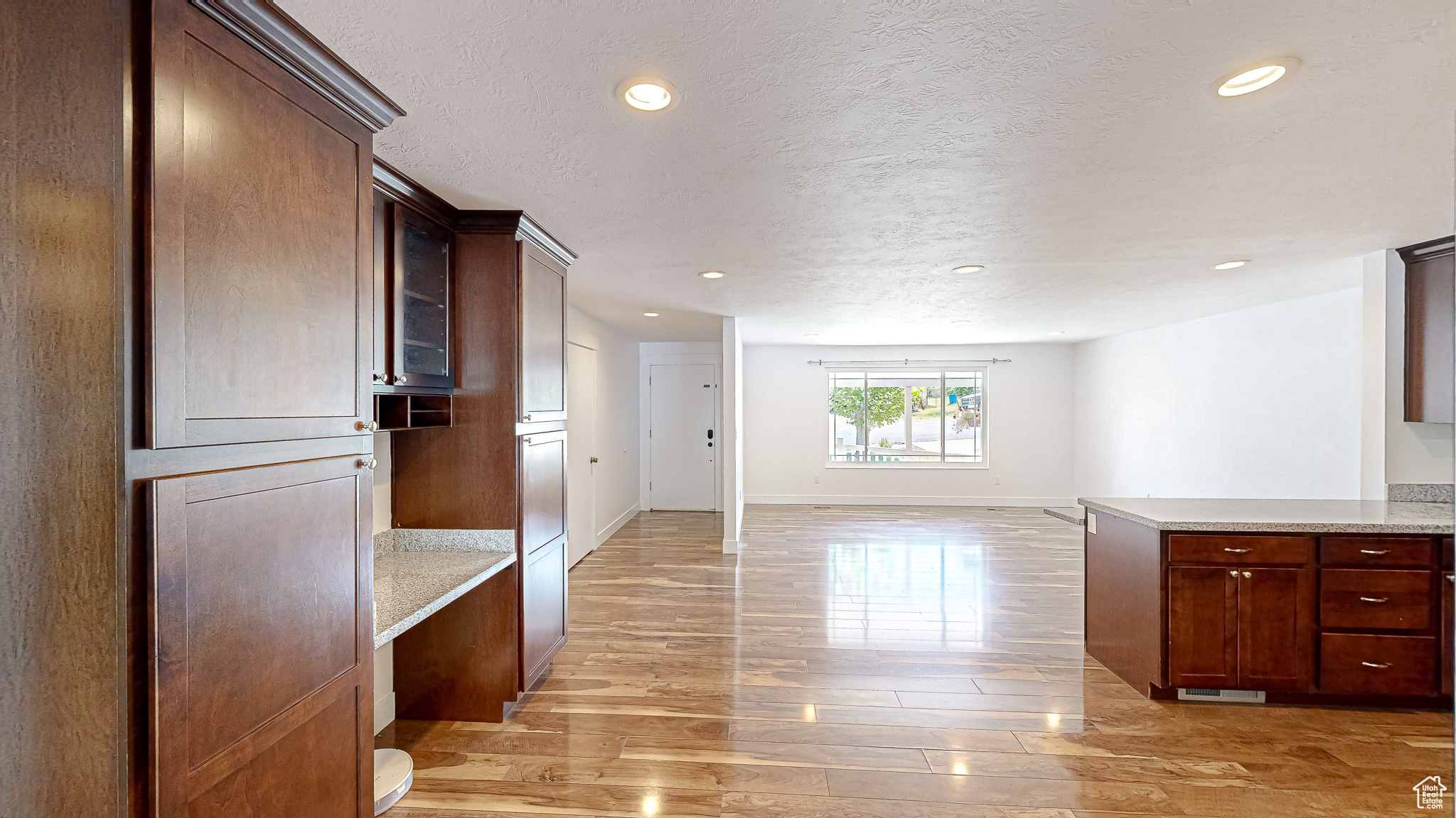 44 S ASTOR LN